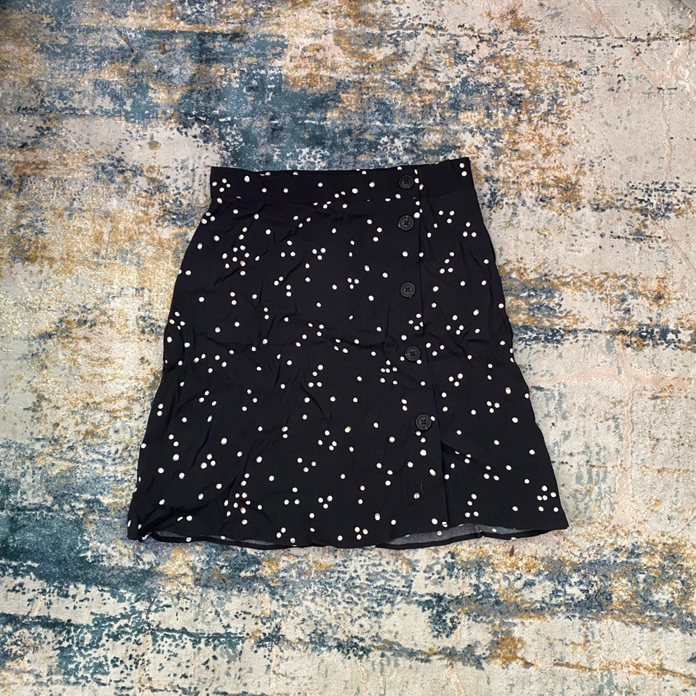 H&M button down mini skirt- US 2 EUR 34
